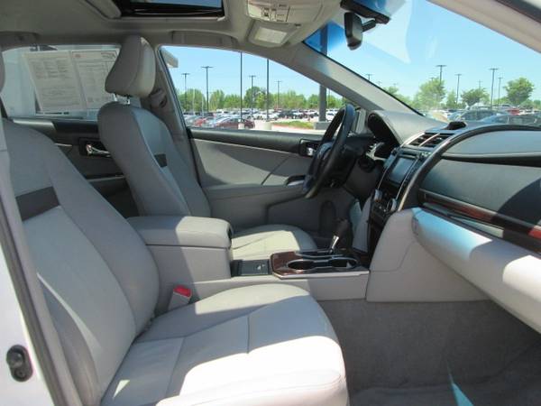2012 Toyota Camry XLE sedan Super White - - by dealer for sale in Fayetteville, AR – photo 9