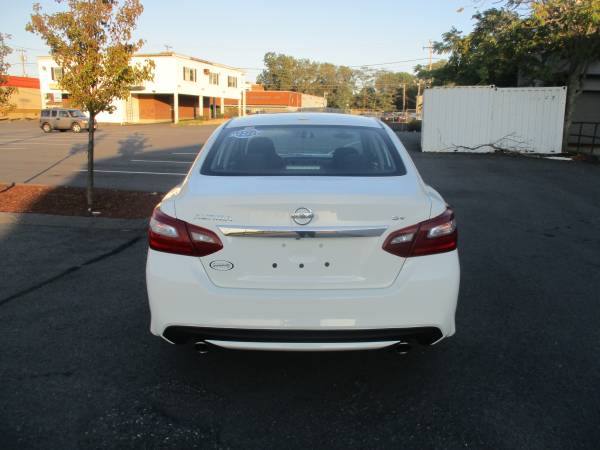 2018 Nissan Altima 2.5 SV - cars & trucks - by dealer - vehicle... for sale in Malden, MA – photo 5