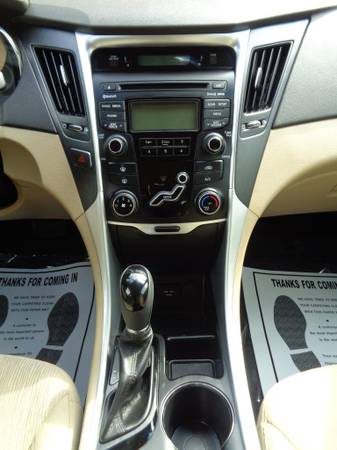 2013 HYUNDAI SONATA ( VERY CLEAN ) - cars & trucks - by dealer -... for sale in Upperville, VA – photo 14