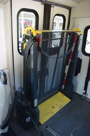 2006 Chevrolet Express 3500 SHUTTLE BUS - Wheelchair Ramp, AC for sale in Springfield, OR – photo 12