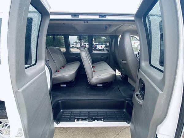 2013 Chevrolet Chevy Express 2500 Passenger LS Van 3D ESPANOL... for sale in Arlington, TX – photo 24