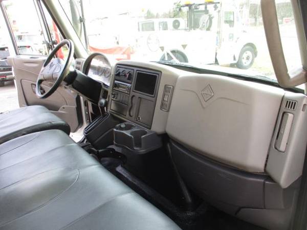 2012 International 4300 24 FOOT FLAT BED ** NON-CDL, NO AIR BRAKES... for sale in south amboy, NC – photo 12