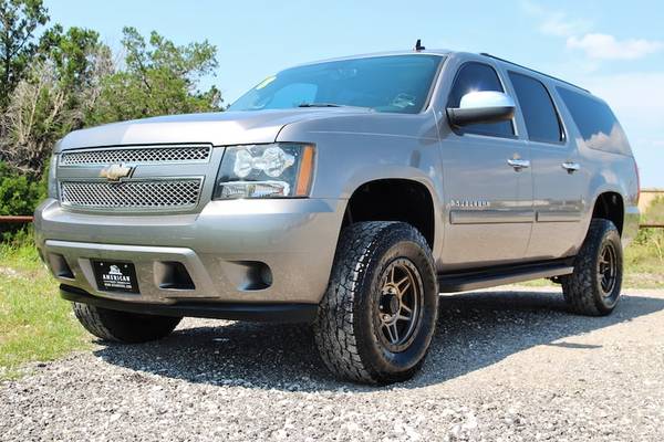 2008 CHEVROLET SUBURBAN 1500 LT - LEATHER & 3RD ROW - LOOKS SWEET! for sale in LEANDER, TX – photo 2