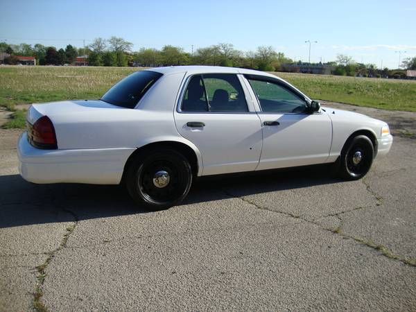 2009 Ford Crown Victoria (1 Owner/Excellent Condition/Low Miles) for sale in Northbrook, WI – photo 9