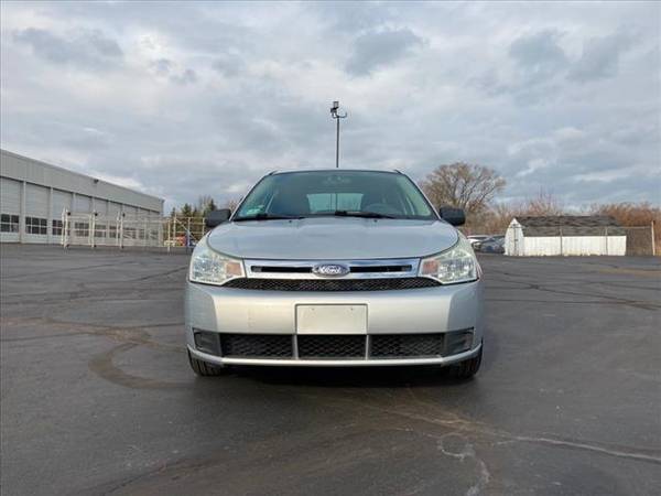 2008 Ford Focus SE - sedan - cars & trucks - by dealer - vehicle... for sale in Waterford, MI – photo 2