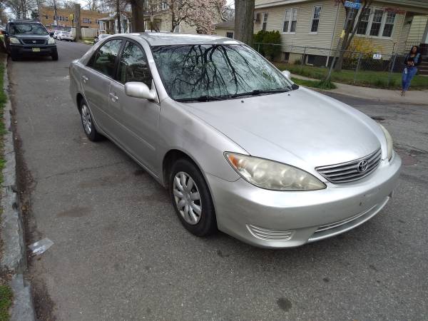 Mint condition 05 toyota camry for sale in Newark , NJ – photo 3