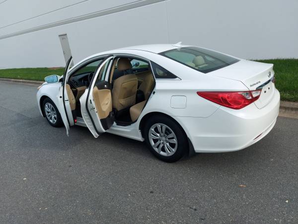 2011 hyundai sonata - cars & trucks - by owner - vehicle automotive... for sale in Charlotte, NC – photo 9