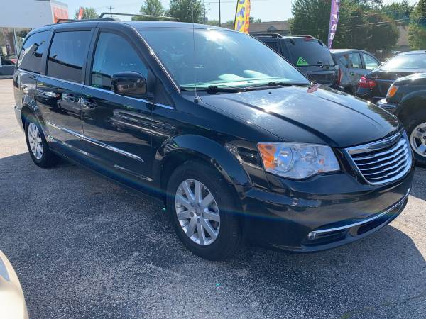 2014 Chrysler Town and Country Touring Edition, WARRANTY/FINANCE AVAIL for sale in Kenosha, WI – photo 3