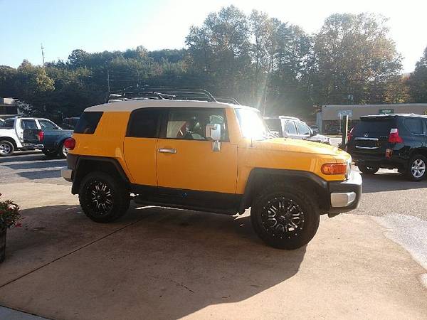 2007 Toyota FJ Cruiser 4WD AT - cars & trucks - by dealer - vehicle... for sale in Cleveland, SC – photo 2