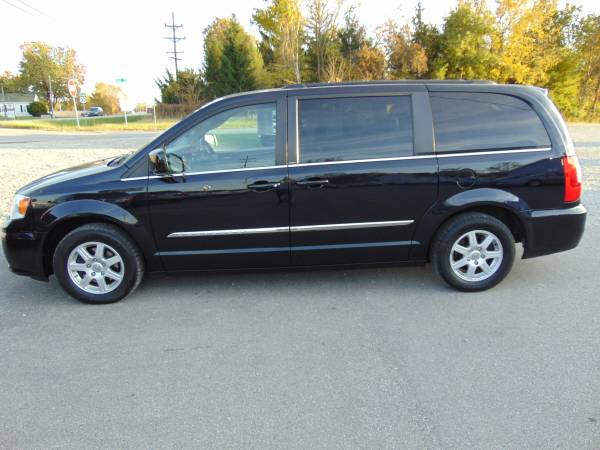 2011 CHRYSLER TOWN AND COUNTRY TOURING for sale in CHURUBUSCO, IN, IN – photo 5