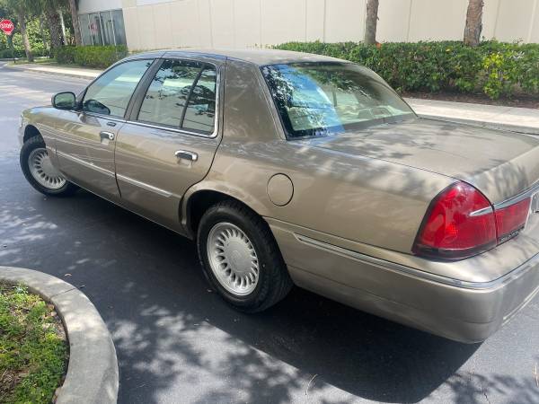 2001 MERCURY GRAND MARQUIS LOW MILES - cars & trucks - by owner -... for sale in West Palm Beach, FL – photo 2