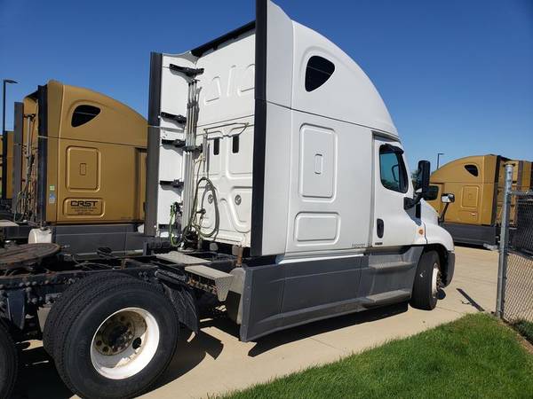 2015 Freightliner Cascadia SKU:2707G for sale in Chicago, IL – photo 12