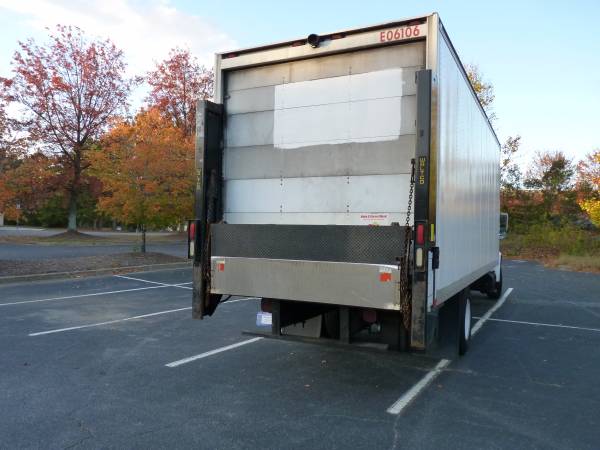 2002 International 4700 AUTO 24' Box Truck 7.3L PowerStroke Liftgate... for sale in Duluth, GA – photo 5