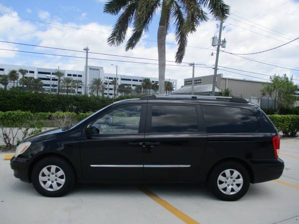 2007 Hyundai Entourage Nice Van! for sale in West Palm Beach, FL – photo 2