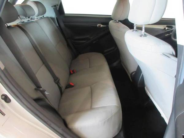 2011 TOYOTA MATRIX - KBB Says $9,532, We Say $6,895 - cars & trucks... for sale in Green Bay, WI – photo 5