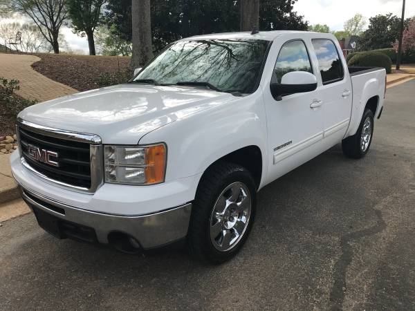2010 GMC SIERRA 1500 SLT - SUPER CLEAN/0 ACC/NEEDS NOTHING - cars & for sale in Peachtree Corners, GA – photo 4