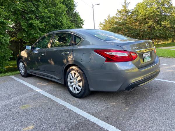 2016 Nissan Altima - 49,500 miles, Backup Camera, Push Button Start... for sale in Bowling Green , KY – photo 3