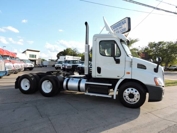 2011 FREIGHTLINER CASCADIA DAYCAB DD13 with for sale in Grand Prairie, TX – photo 3