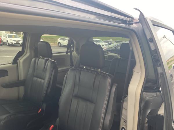 2016 Chrysler Town Country 4dr Wgn Touring - - by for sale in Dodgeville, WI – photo 20