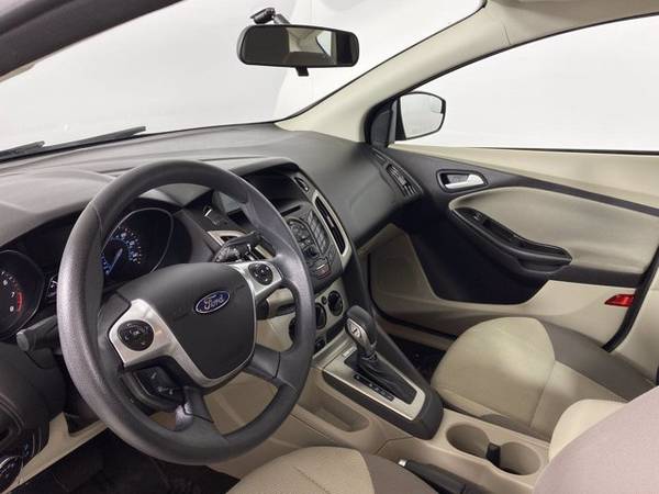 2014 Ford Focus SE SKU:EL105756 Hatchback - cars & trucks - by... for sale in Des Plaines, IL – photo 2