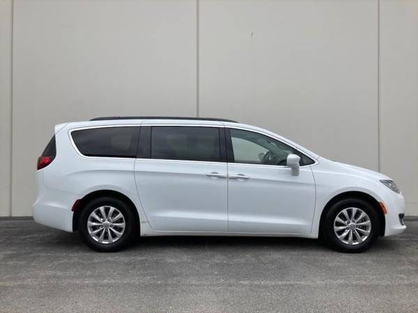 2018 Chrysler Pacifica Touring Plus FWD - - by for sale in Calumet City, IL – photo 5