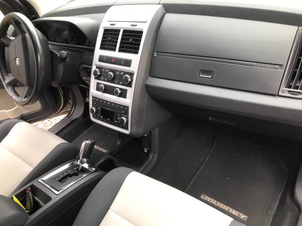 2009 Dodge Journey SXT only 59 k like new. 3 row seats - cars &... for sale in Old Lyme, NY – photo 17