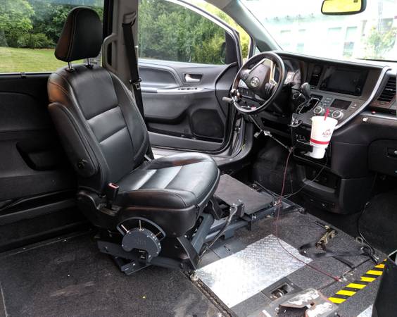 2015 Toyota Sienna wheelchair ramp van disability for sale in Hyattsville, District Of Columbia – photo 8