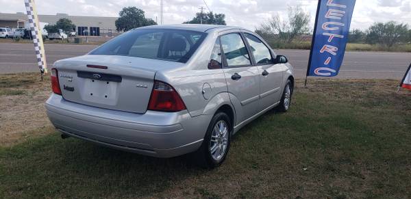 2005 Ford Focus ZX4 - cars & trucks - by owner - vehicle automotive... for sale in Edinburg, TX – photo 2