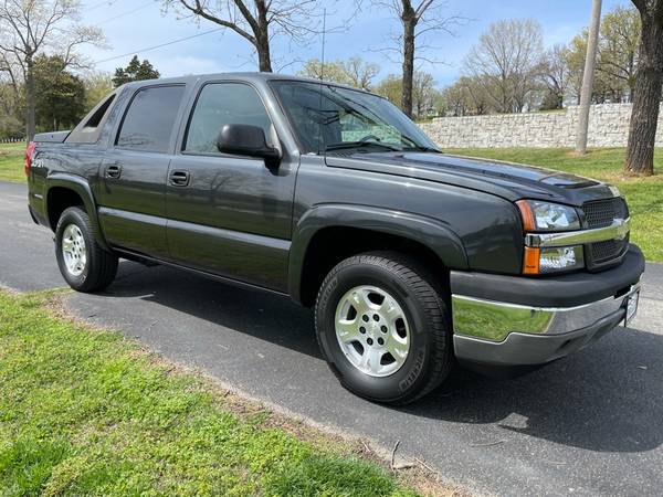 2005 Chevy Avalanche ONE OWNER! LIKE NEW! 4x4! - - by for sale in Forsyth, AR – photo 24
