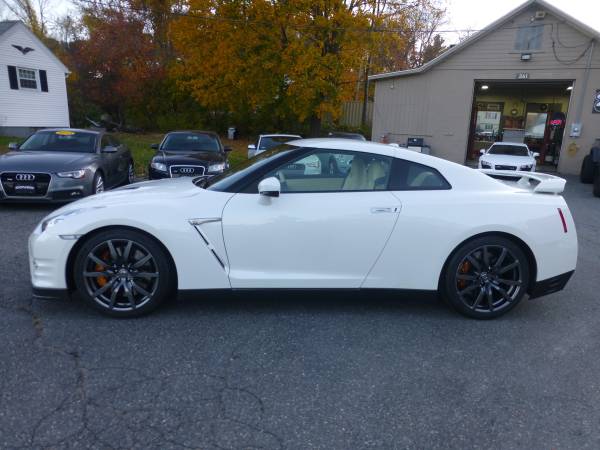 2015 NISSAN GT-R PREMIUM GTR - ONLY 12K MILES - ONE OWNER - CARFAX! for sale in Millbury, MA – photo 8