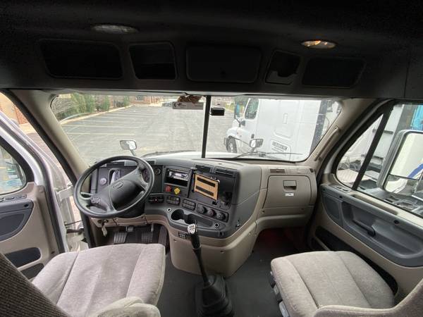 FREIGHTLINER CASCADIA (NEW ENGINE,TRANSMISSION,CLUTH AND TURBO ) -... for sale in Libertyville, IL – photo 11