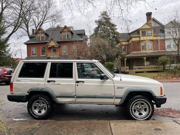1998 Jeep Cherokee Sport 4WD - cars & trucks - by owner - vehicle... for sale in Philadelphia, PA – photo 2