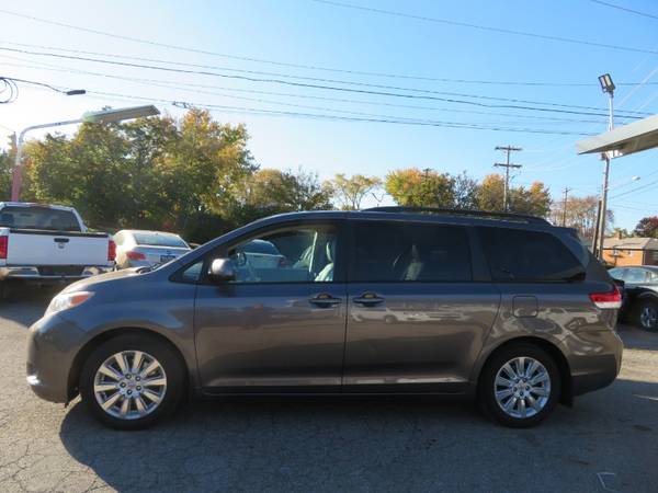 2011 Toyota Sienna XLE 8-Pass V6 - - by dealer for sale in Columbus, OH – photo 16