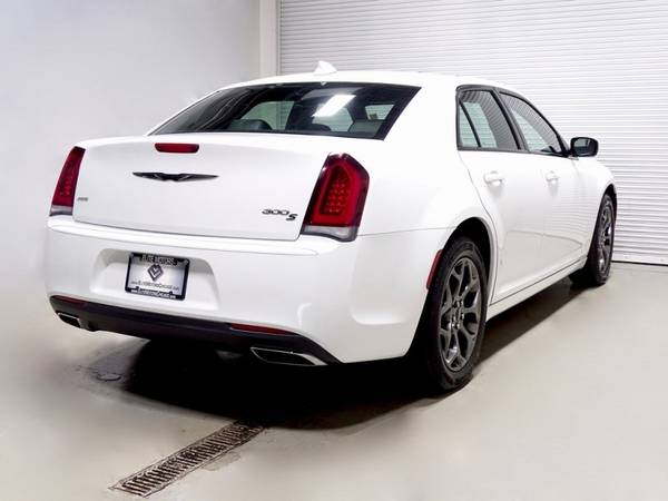 2015 Chrysler 300 S !!Bad Credit, No Credit? NO PROBLEM!! - cars &... for sale in WAUKEGAN, WI – photo 6