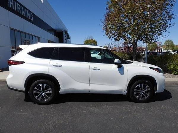 2021 Toyota Highlander XLE suv White - - by dealer for sale in Pocatello, ID – photo 5