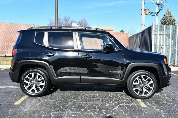 2017 Jeep Renegade Latitude - CERTIFIED 4X4 ONE OWNER REMOTE START... for sale in Oak Lawn, IL – photo 9