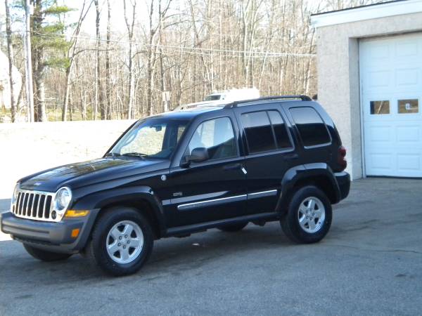 Jeep Liberty 4X4 65th anniversary edition Sunroof 1 Year for sale in Hampstead, NH – photo 24