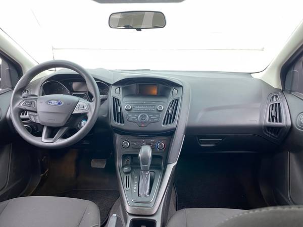2018 Ford Focus SE Hatchback 4D hatchback Gray - FINANCE ONLINE -... for sale in Chicago, IL – photo 20