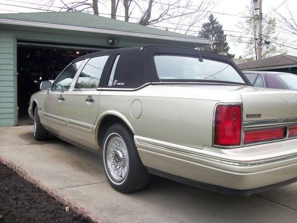 1997 Lincoln Town Car Executive Series for sale in Maple Heights, OH – photo 8