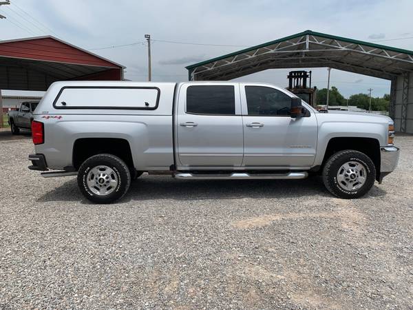 2017 CHEVROLET K2500 CREW CAB GAS 4WD W/ CAMPER TOPPER - cars &... for sale in Noble, OK – photo 5