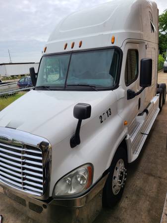 2013 Freightliner Cascadia Sleeper Tractor - - by for sale in Dallas, TX – photo 2