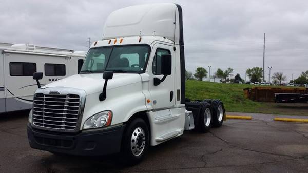 2014 Freightliner Cascadia - cars & trucks - by dealer - vehicle... for sale in Savage, MN – photo 2