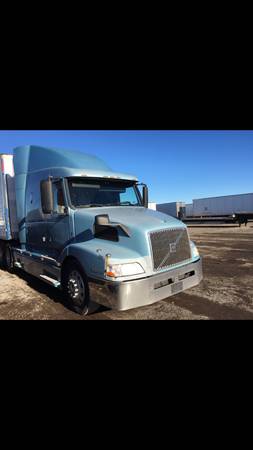 1999 Volvo Truck Eld exempt for sale in Dundee, IL – photo 2