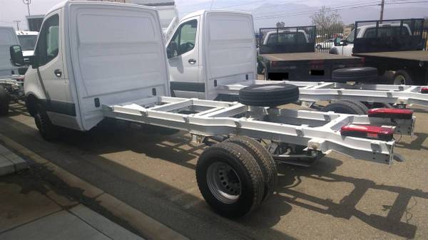 2019 Mercedes Sprinter Truck chassis for 14ft box van like NEW for sale in Los Angeles, CA – photo 3