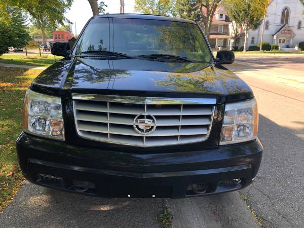 2002 CADILLAC ESCALADE LUXURY..ALL WHEEL DRIVE.. 6.0 L V8 for sale in Holly, OH – photo 2