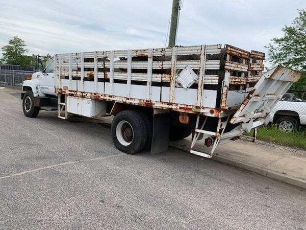 1998 GMC 19 Foot FlatBed Stake Body Lift gate Low Miles - cars &... for sale in Massapequa Park, NY – photo 8