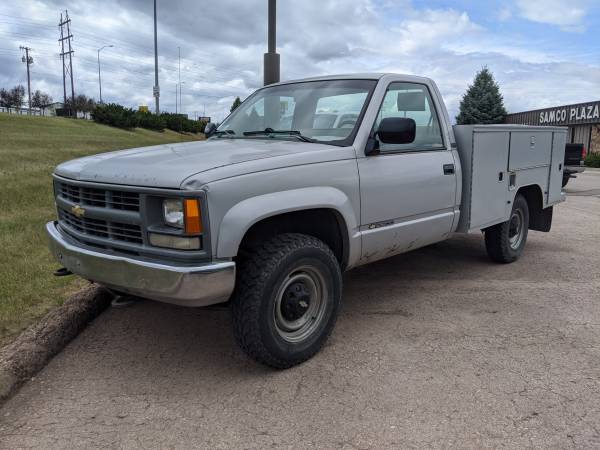 1994 CHEVROLET 2500 HD 5.7L (350) V8 GAS 5-SPD MANUAL REGULAR CAB... for sale in Rapid City, SD – photo 3
