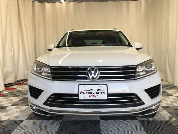 2016 VOLKSWAGEN TOUAREG EXECUTIVE *AWD* - cars & trucks - by dealer... for sale in North Randall, OH – photo 2
