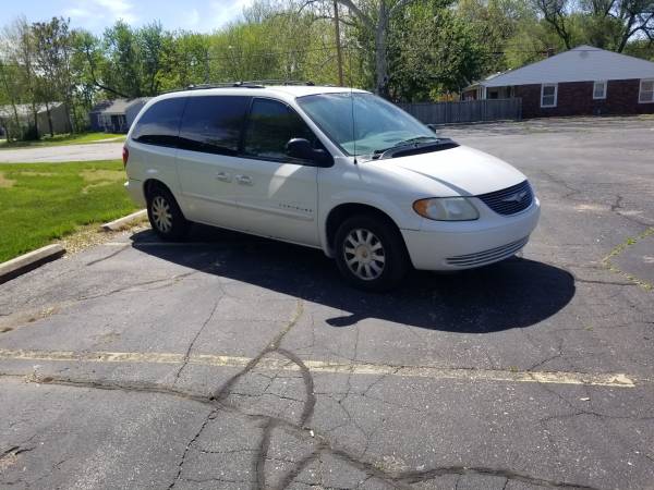 2001 Chrysler Town & Country for sale in Wichita, KS – photo 4