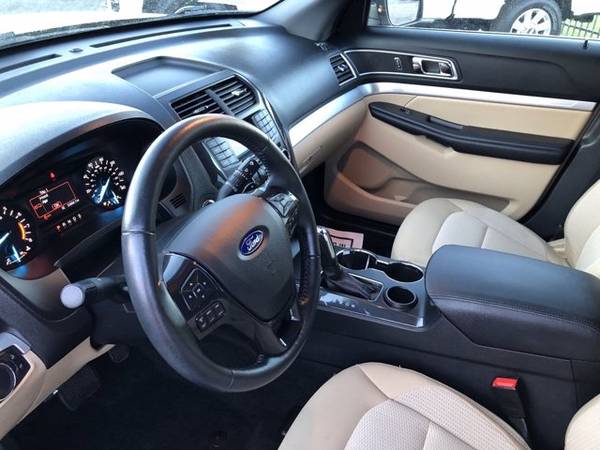 2017 Ford Explorer XLT White Gold - - by dealer for sale in Glendale, AZ – photo 8
